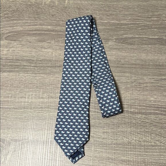 NWT Vineyard Vines 100% Silk Tie Yeti Whale - Picture 1 of 4